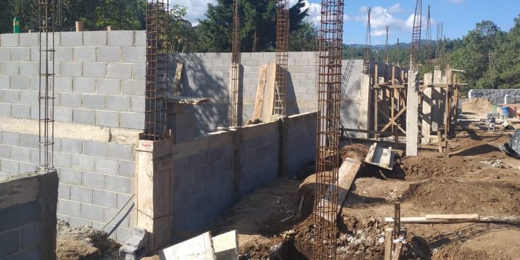 Avanza construcción de escuela modelo en Patzité, Quiché