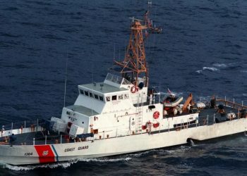 Continúa la búsqueda de 38 personas tras un naufragio frente a Florida