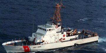 Continúa la búsqueda de 38 personas tras un naufragio frente a Florida