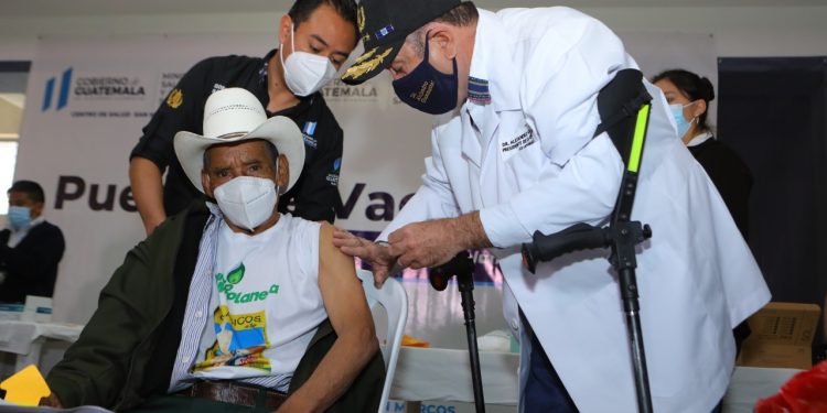 Presidente lidera jornada de vacunación contra el COVID-19 en San Marcos