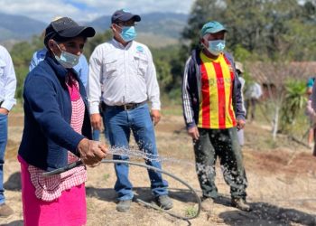 Autoridades del MAGA visitan proyectos productivos en comunidad de Huehuetenango