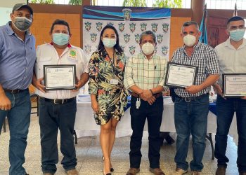 Río Hondo y Cabañas, primeros municipios de Zacapa en firmar convenios para proyectos de desarrollo