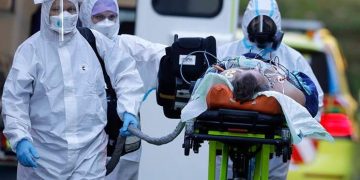 El mundo registra nuevo récord de contagios diarios de covid