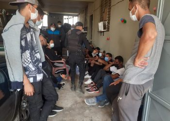 PNC brinda asistencia humanitaria a 18 migrantes originarios de Venezuela y Cuba