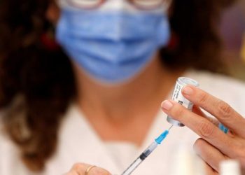 OMS ve prematuro considerar una vacuna específica contra ómicron