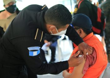 PNC habilita dos centros de vacunación contra COVID-19 en Izabal