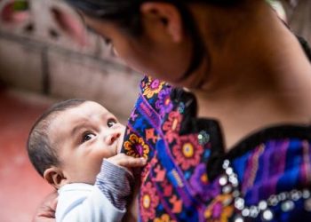 Ministerio de Salud reitera importancia de vacunación contra COVID-19 en madres lactantes