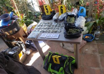 PNC sorprende a padre e hijo con marihuana durante allanamientos en Chimaltenango