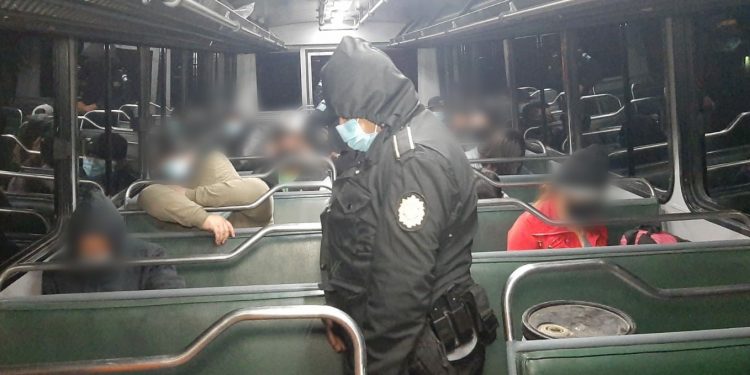 PNC intercepta a migrantes en Sumpango