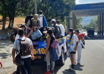 Fuerzas de seguridad asisten a 29 indocumentados de Venezuela y Haití