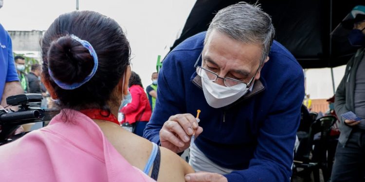 Ministro de Salud: “Vacunarse es un acto de fe, un acto de amor”