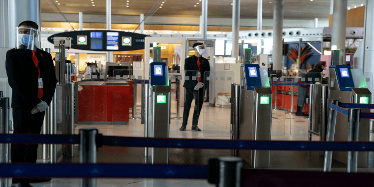 Francia suaviza restricciones a viajeros vacunados desde el Reino Unido