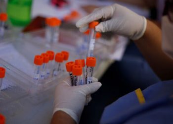 Variante ómicron gana terreno y ya concentra 72 % de los casos globales