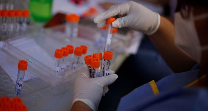 Variante ómicron gana terreno y ya concentra 72 % de los casos globales