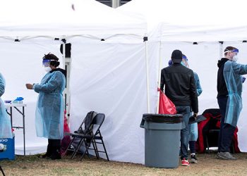 Estados Unidos suma más de 900 mil contagios diarios por COVID-19