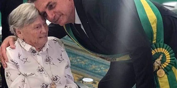 Muere la madre de Bolsonaro a los 94 años