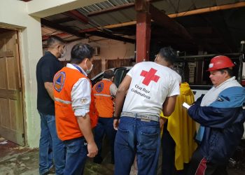 Conred asiste a afectados por lluvias en Izabal