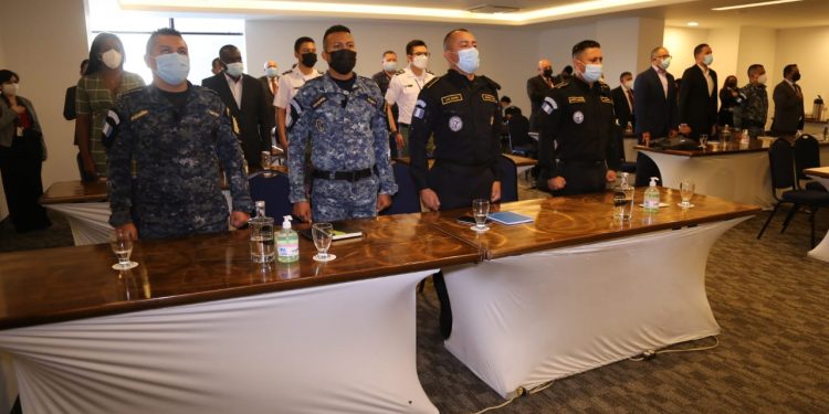 Personal de Unidad de la Control de Contenedores concluye capacitación