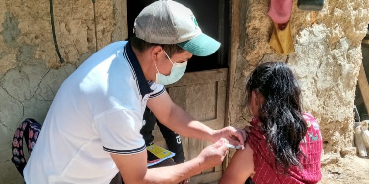 La vacunación contra el COVID-19 sigue llegando a los lugares más lejanos del país.