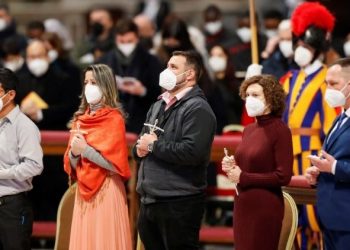 Papa otorga por primera vez a mujeres el ministerio de lector y catequista