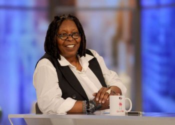 Actriz y presentadora Whoopi Goldberg da positivo por COVID-19