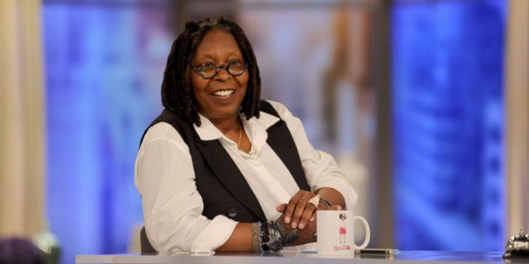 Actriz y presentadora Whoopi Goldberg da positivo por COVID-19