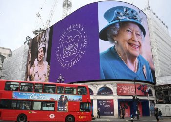 Isabel II cancela eventos virtuales porque aún tiene síntomas leves de COVID