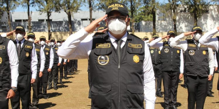 Se gradúan 398 elementos del Curso Básico de Investigación Criminal