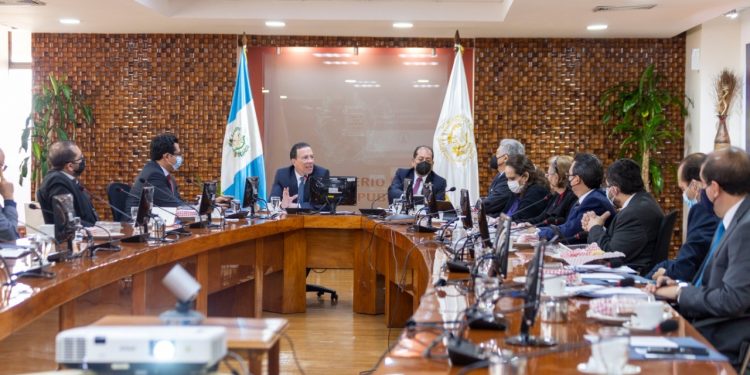 Mesa Riesgo País aborda situación actual y perspectivas macroeconómicas de Guatemala