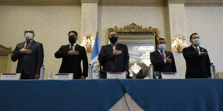 Presidente participa en presentación del Acuerdo Ministerial 402-2021