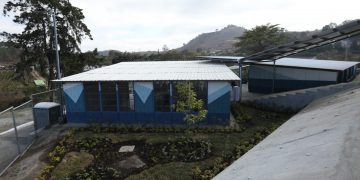 Inauguran centro educativo para diversificado en zona 18 capitalina