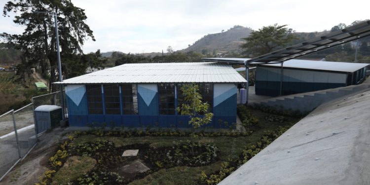 Inauguran centro educativo para diversificado en zona 18 capitalina