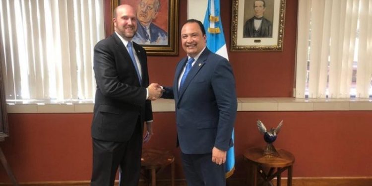 Canciller de Guatemala y embajador de Estados Unidos dialogan sobre cooperación bilateral