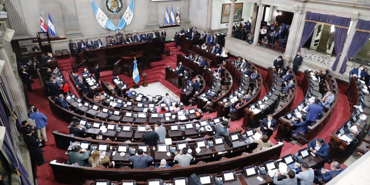Diputados al Congreso de la República aprobaron las reformas para endurecer penas contra coyotes, lo cual agradeció el Presidente.
