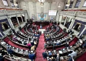 Diputados al Congreso de la República durante la sesión donde aprobaron la ley.