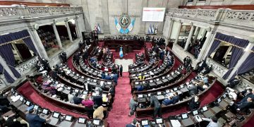 Diputados al Congreso de la República durante la sesión donde aprobaron la ley.