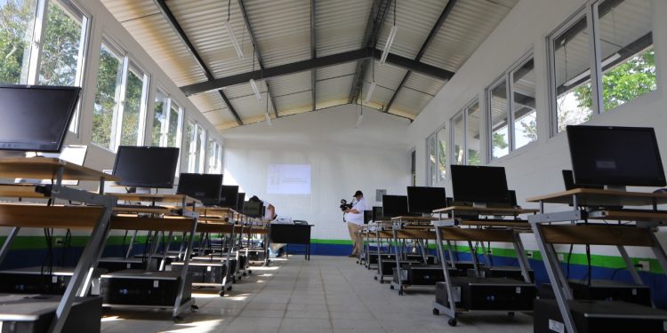 El Gobierno de Guatemala impulsa la labor de mejorar los centros educativos del país.