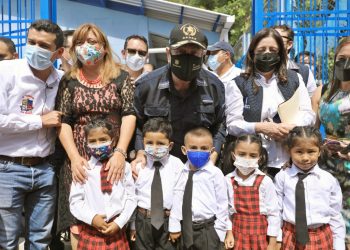 El mandatario Alejandro Giammattei resaltó la importancia de la escuela de pre primaria de la aldea El Recuerdo.
