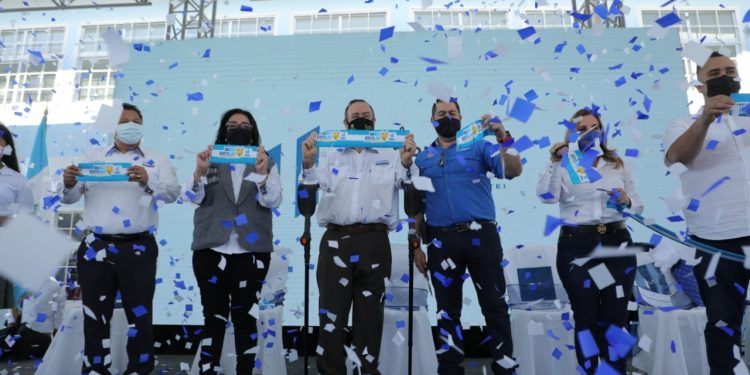 Gobierno inaugura ciclo escolar 2022 y Escuela Bicentenario en Escuintla