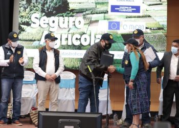 El mandatario Giammattei resaltó la importancia de apoyar a los pequeños productores con el Seguro Agrícola.