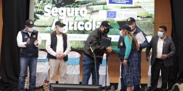 El mandatario Giammattei resaltó la importancia de apoyar a los pequeños productores con el Seguro Agrícola.