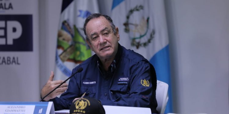 El mandatario Alejandro Giammattei llegó a Izabal como parte de la gira presidencial 2022.