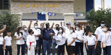 El presidente Alejandro Giammattei durante el acto de inauguración.