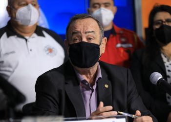 El presidente Alejandro Giammattei informó sobre los incidentes tras el sismo.