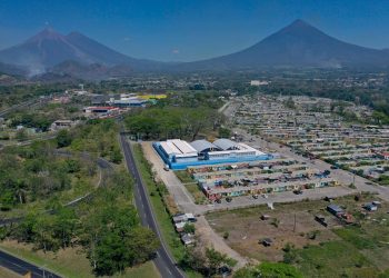 El mandatario destacó la importancia de más proyectos de centros educativos.