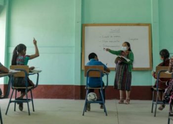 Emiten norma sanitaria para prevenir y controlar infecciones por COVID-19 en centros educativos