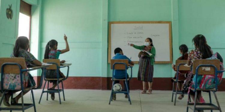 Emiten norma sanitaria para prevenir y controlar infecciones por COVID-19 en centros educativos