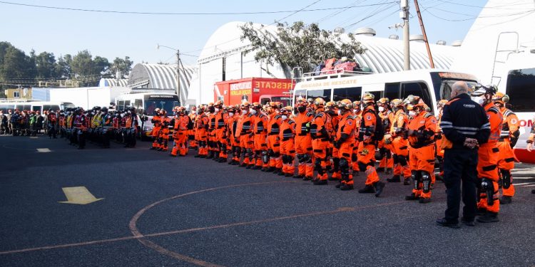 Llevan a cabo simulacros de terremoto en distintos puntos del país
