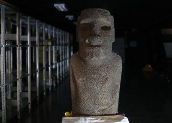 Estatua moái más antigua regresa a la isla de Pascua tras 152 años
