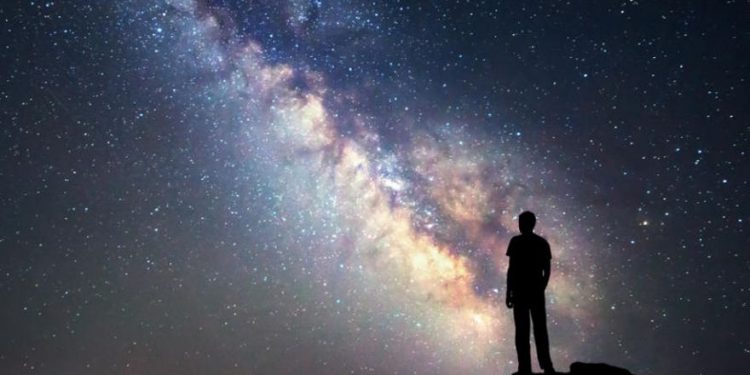 Descubren una de las estrellas más luminosas de la Vía Láctea